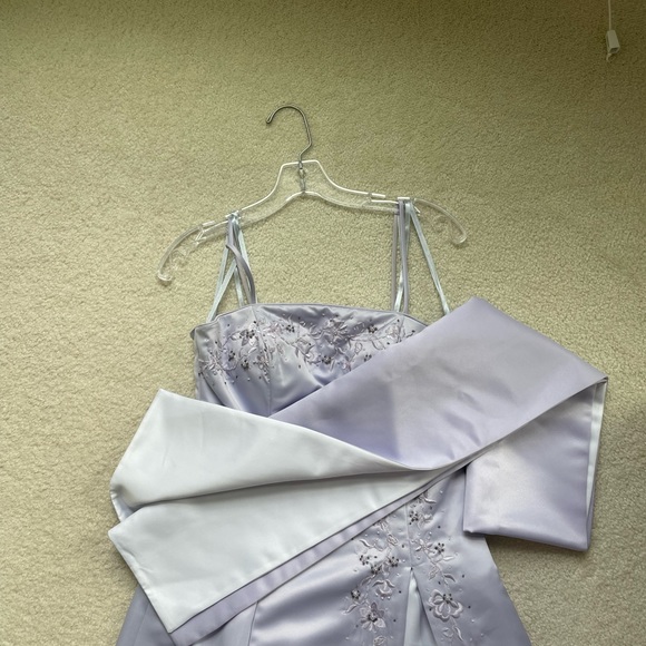 LIKE NEW Embroidered Lavender Prom Dress/Ball Gown - size M - Picture 7 of 7